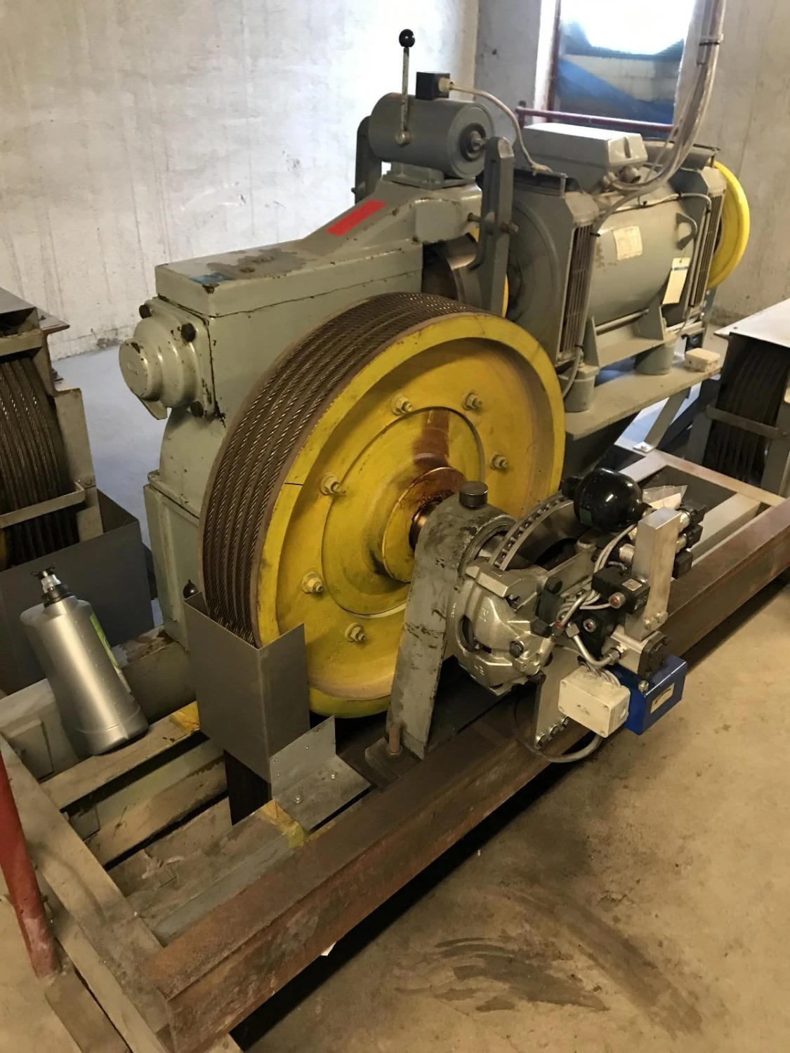 KV Aufzüge GmbH - Aufzugsgurtmaschine